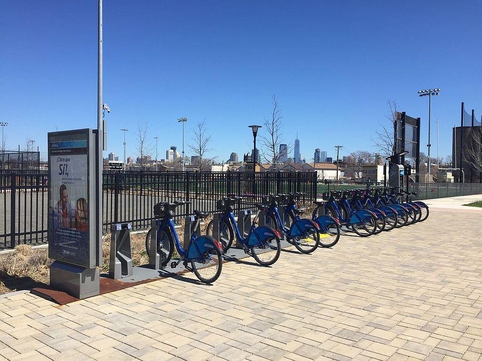 Citi bike stand at Berry lane park