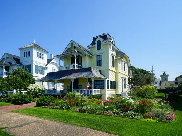 89 Ocean Ave, Oak Bluffs, MA 02557