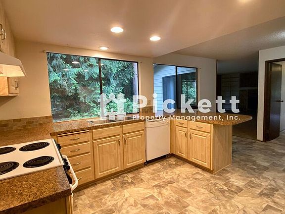 5th image of 721 Parkway Ct NE