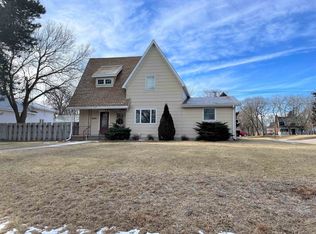 639 N 8th Ave, Broken Bow, NE 68822
