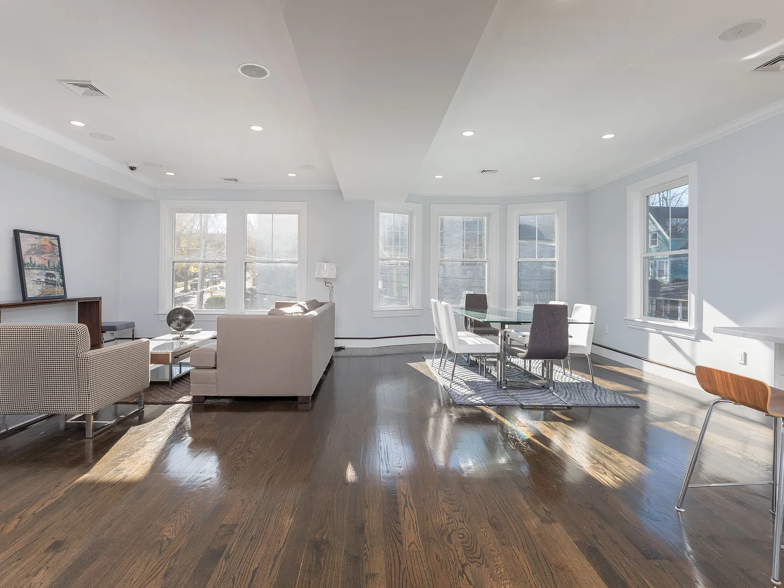 3 bed, 3800 sqft, $5,499 — Photo 2