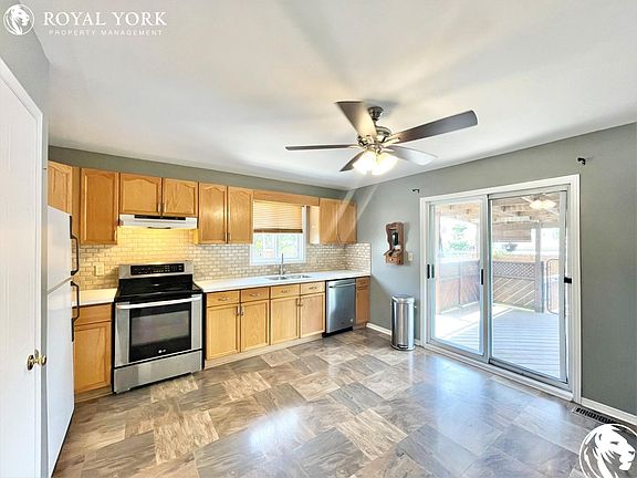2nd image of 3699 Sussex Ln