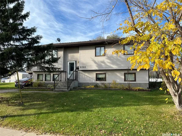 2701 1st Avenue E, Prince Albert, SK S6V 5E6