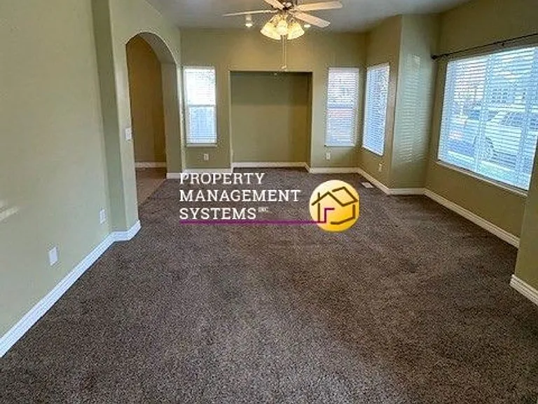 720 S Clearwater Falls Dr — Photo 2