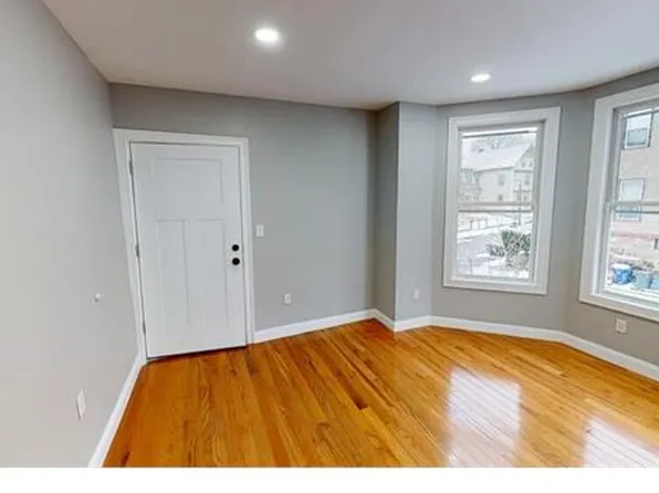 16 Gaston St APT 2R, Dorchester, MA 02121