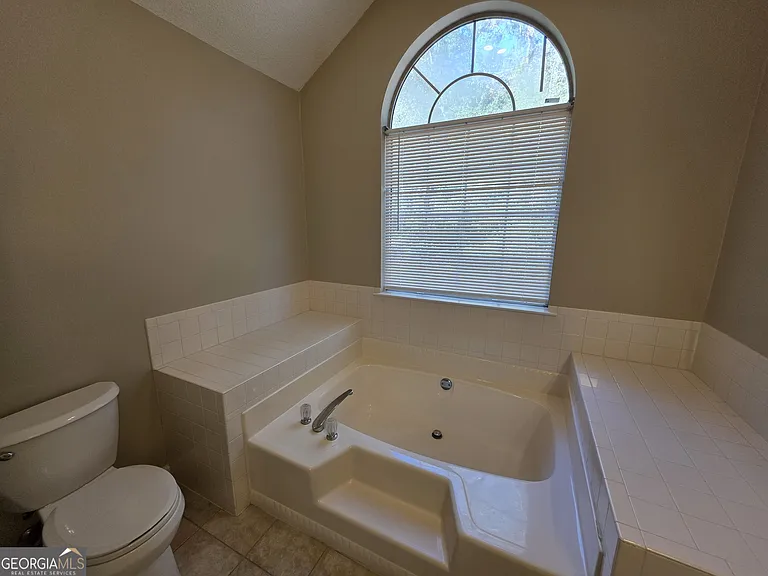 302 Henley Way — Photo 12
