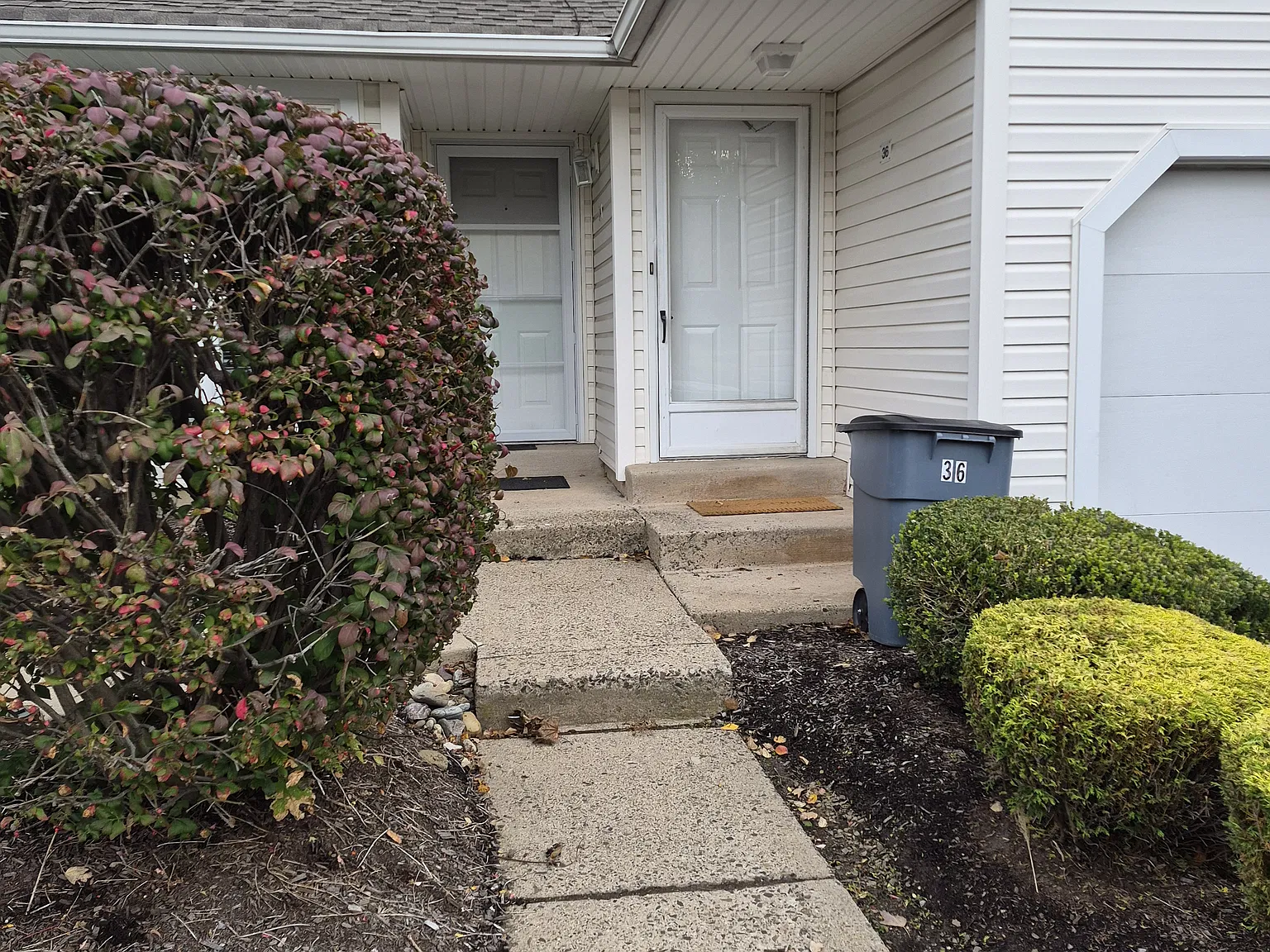 2 bed, 1110 sqft, $2,400 — Photo 2