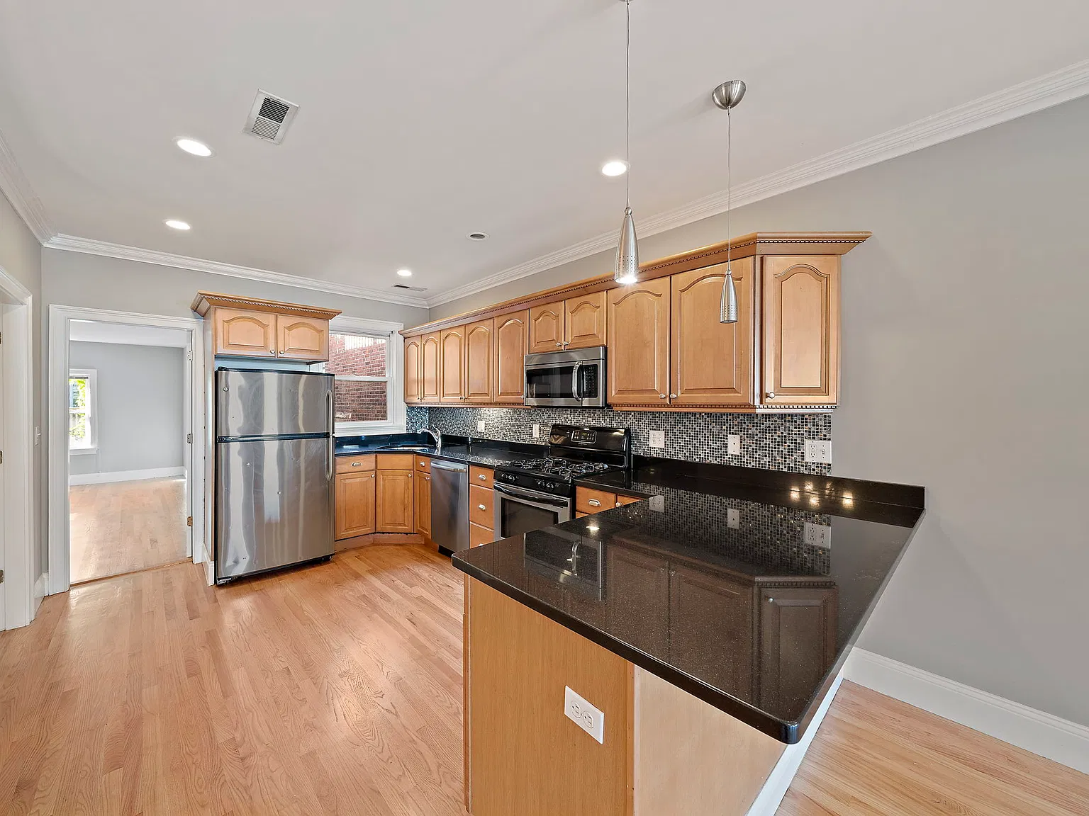 3 bed, 1247 sqft, $4,750 — Photo 3