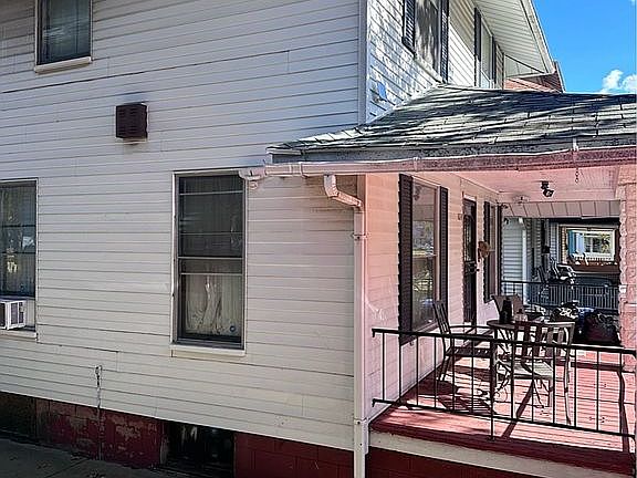 3rd image of 1074 W Woodruff Ave