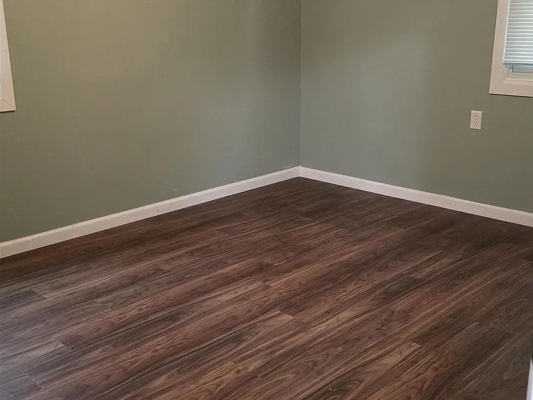 621 S Village Dr — Photo 7