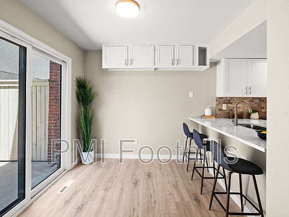 5th image of 206 S Holman Way