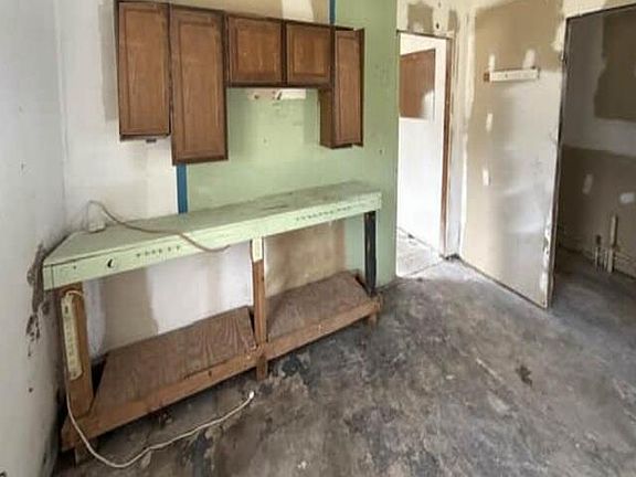 5th image of 1338 Hicks Rd