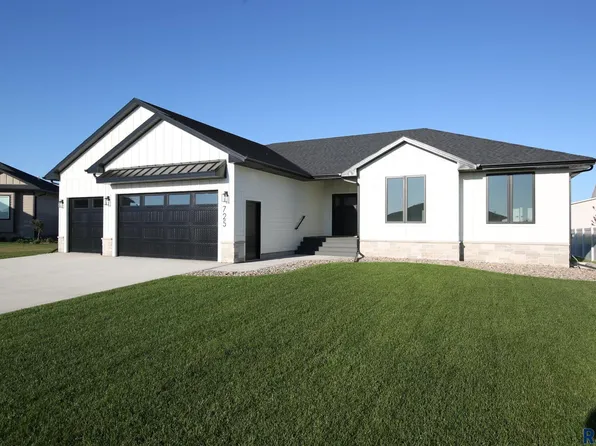 725 Granite Cir, Tea, SD 57064