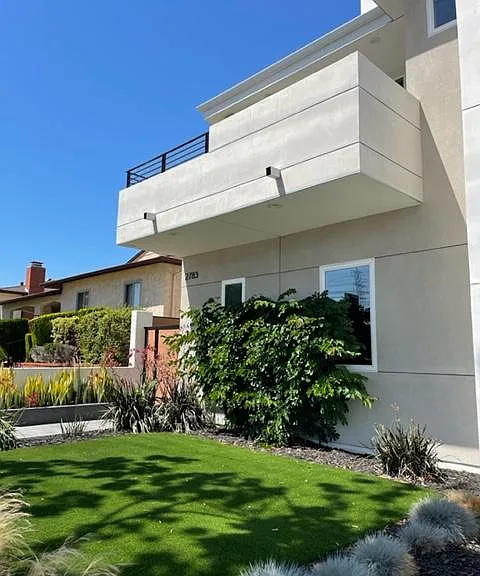 Front Exterior/Front Yard