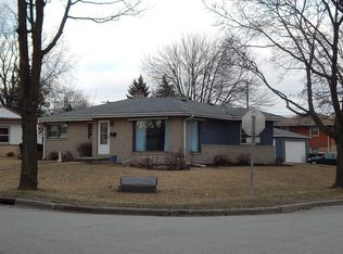 3006 N 121st St, Wauwatosa, WI 53222