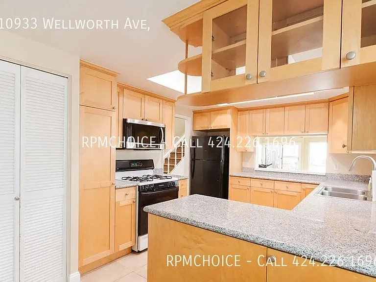 10933 Wellworth Ave — Photo 7