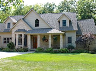 609 Stanwood Dr, Decorah, IA 52101