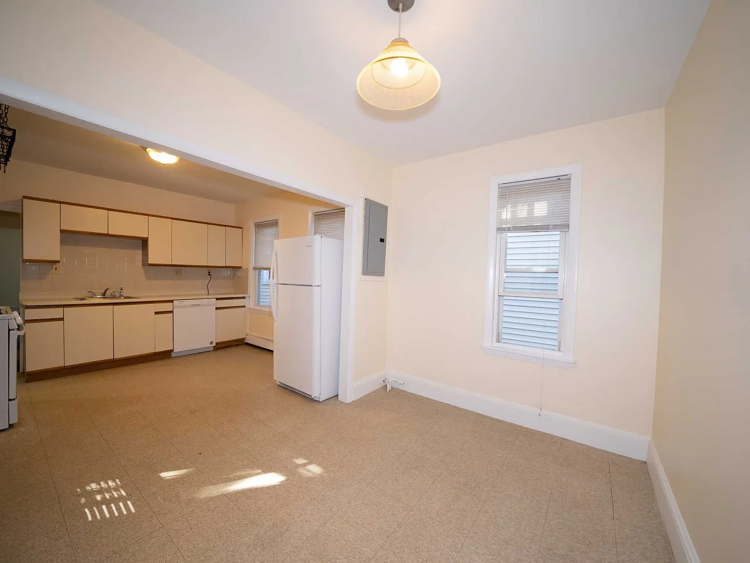 4 bed, 2.5 bath, $3,300 — Photo 2