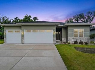 5518 Seminole Valley Trl, Cedar Rapids, IA