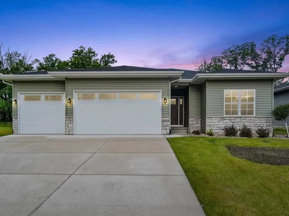 5518 Seminole Valley Trl, Cedar Rapids, IA 52411
