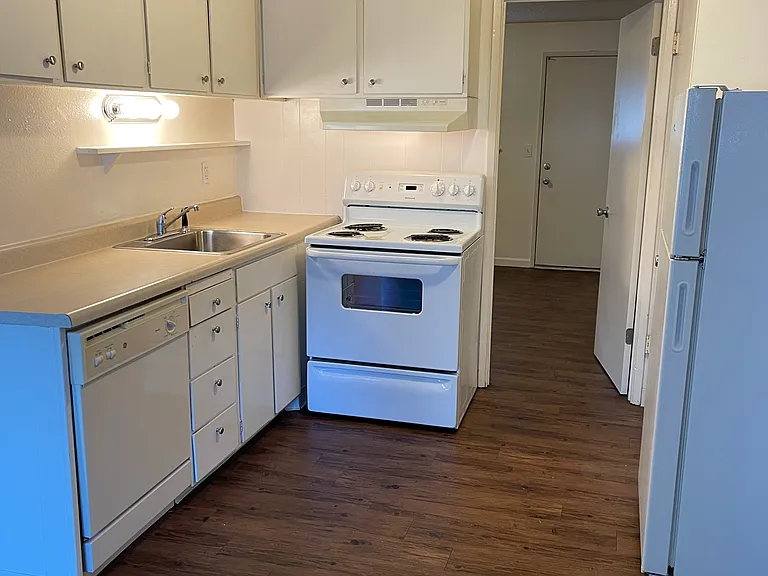 The Crossing Apartments — Photo 13