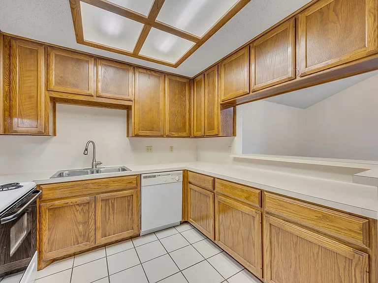 3003 W Slaughter Ln #B — Photo 13