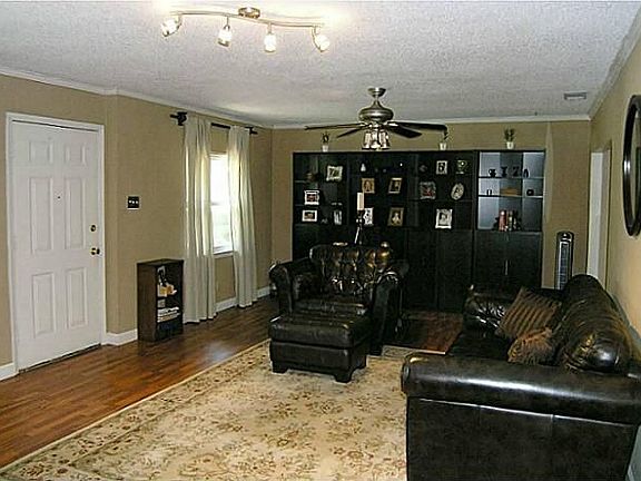 3rd image of 1909 Mimosa Dr