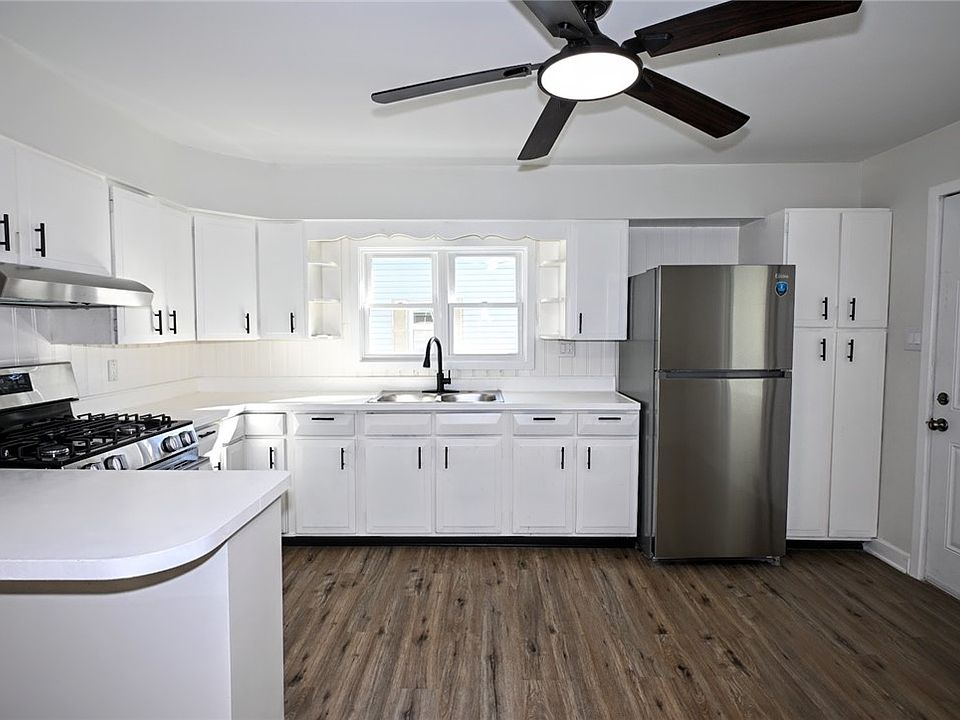 10th image of 468 Hiland Ave