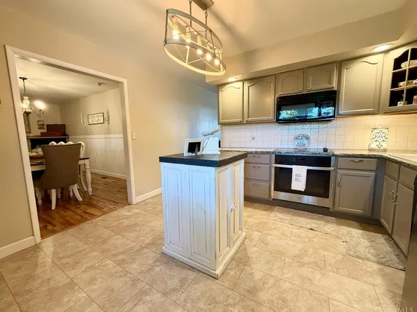 128 Stadia Dr, Franklin, OH 45005