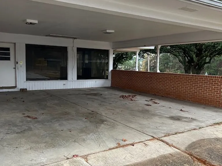 2524 W Hillsboro St — Photo 3