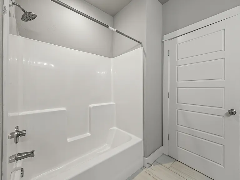 910 W Cato Springs Rd — Photo 22