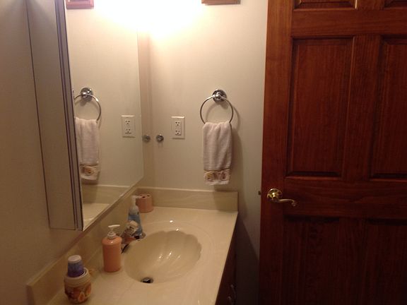 2nd floor full bath.