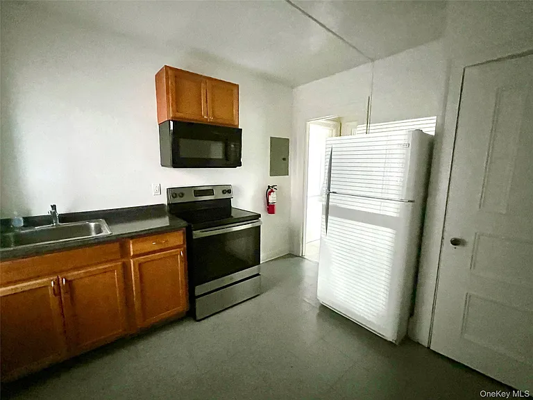 101 Wickham Ave #2 — Photo 2