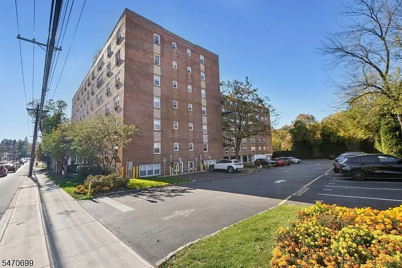 1 bed, 1.0 bath, $2,450 — Photo 2