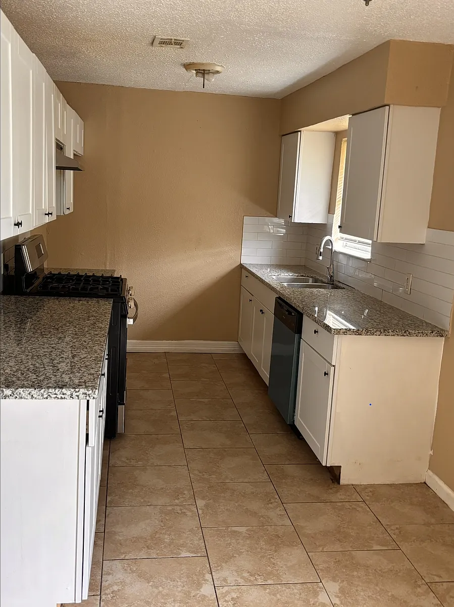 Building Photo - 3306 Westhampton Dr
