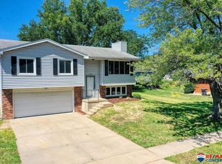 1221 SW 24th St, Lincoln, NE 68522