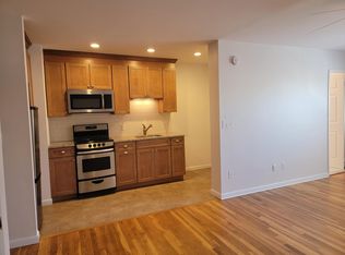 40 Hoyt St APT B3, Stamford, CT 06905