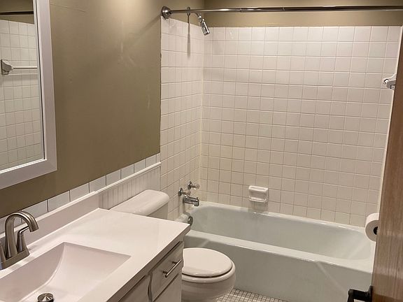 2nd image of 463 5th Ave N APT 3