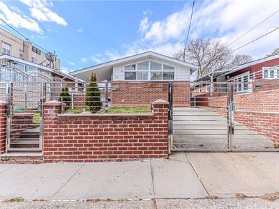 407 Howe Avenue, Bronx, NY, 10473