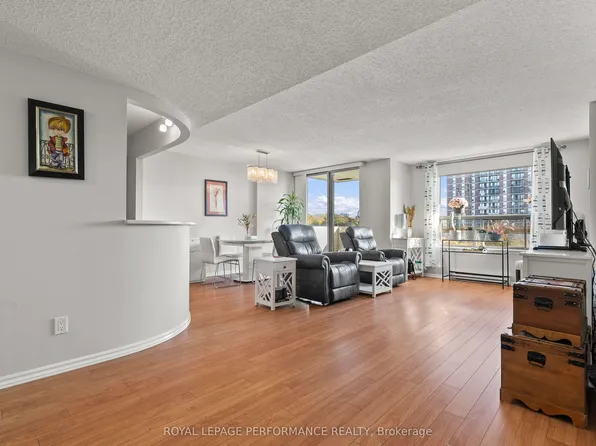 200 Lafontaine Ave #407, Ottawa, ON K1L 8K8
