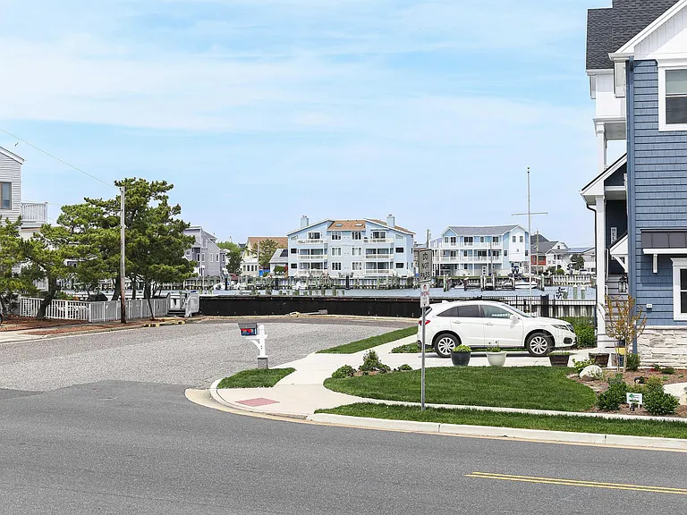 618 Bayshore Ave — Photo 41