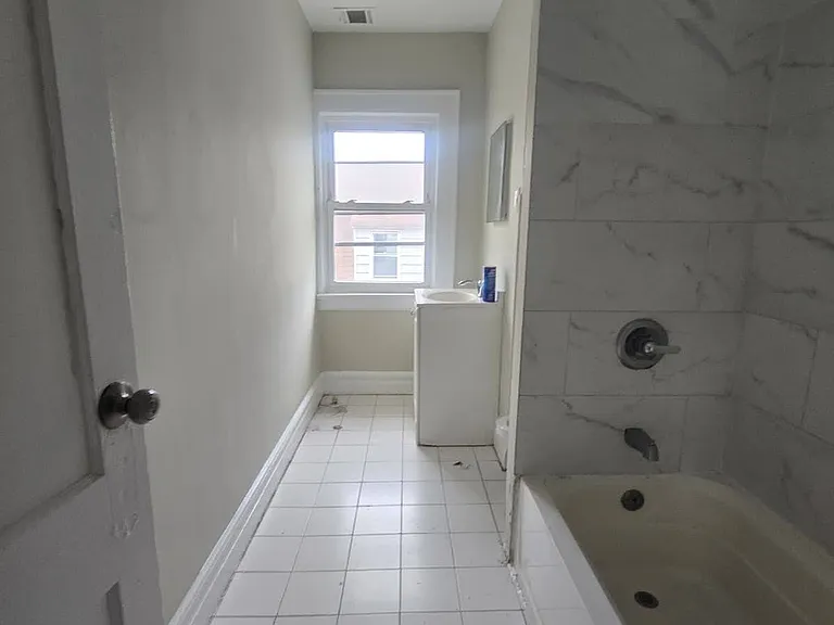 963 Grove St #3 — Photo 4