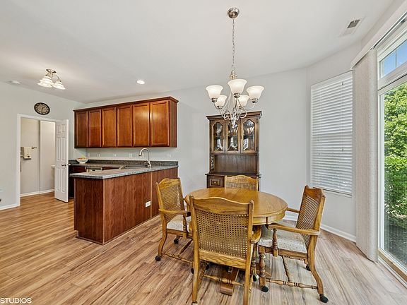 5th image of 1425 Millbrook Dr