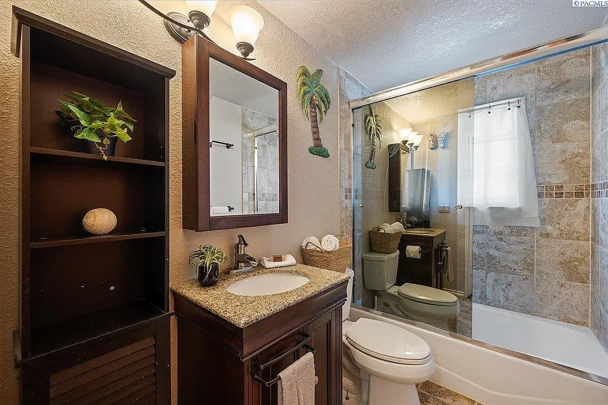 3 bed, 2182 sqft, $2,500 — Photo 2