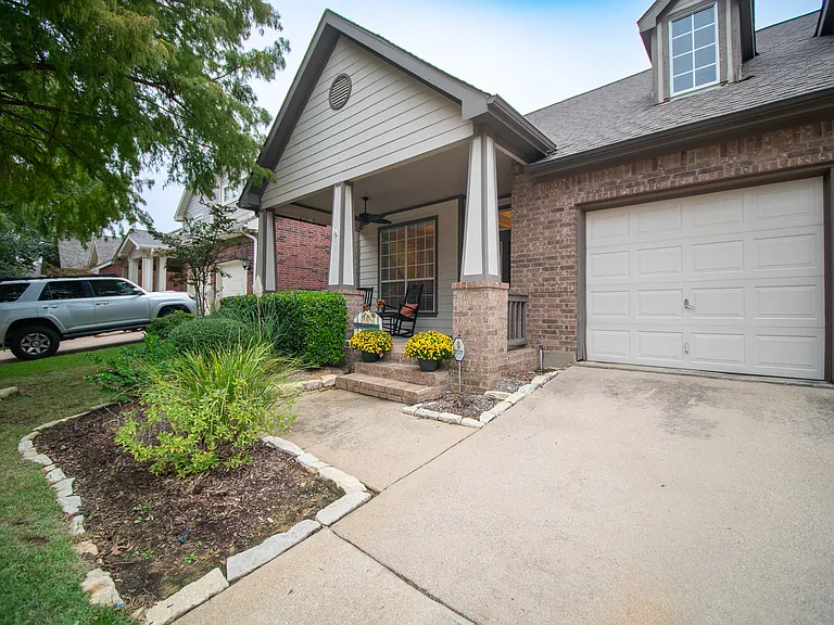 1580 Bonham Pkwy — Photo 3