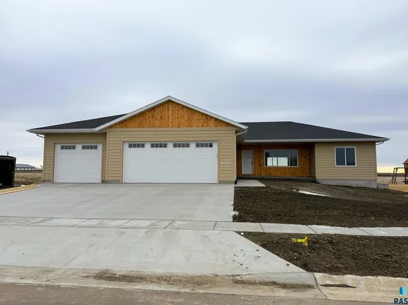 612 Wildwood Ave, Colman, SD 57017