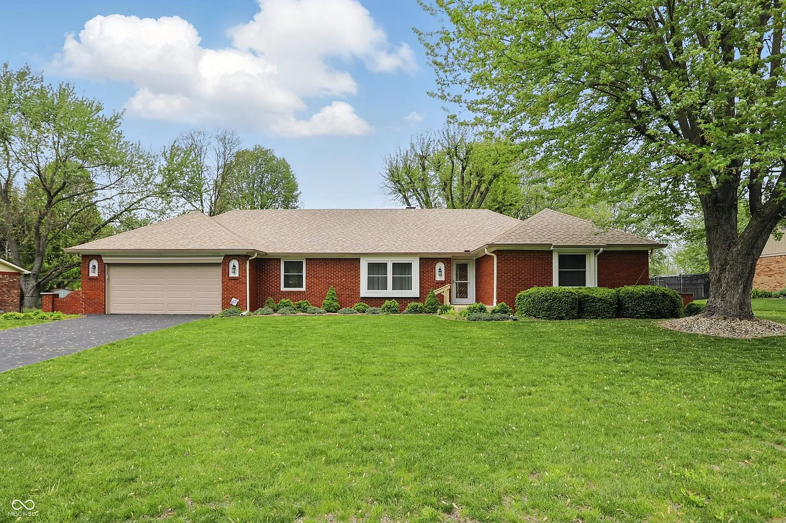 4044 Roamin Dr photo 1