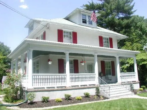 63 N Evergreen Ave, Woodbury, NJ 08096