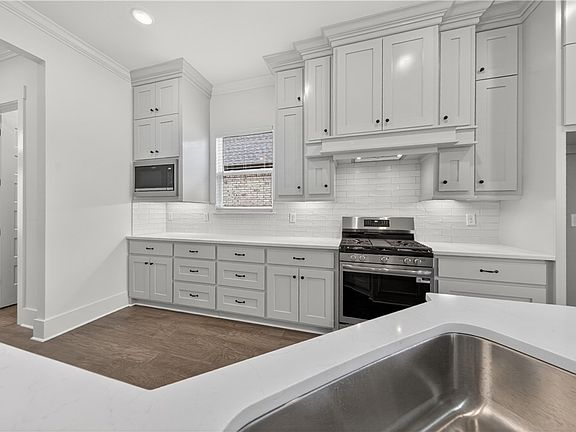 5th image of 1821 Bluestem Dr