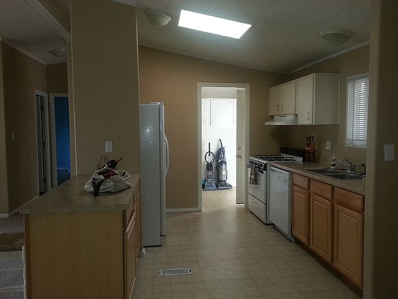5th image of 913 S Grand Ave Space 66